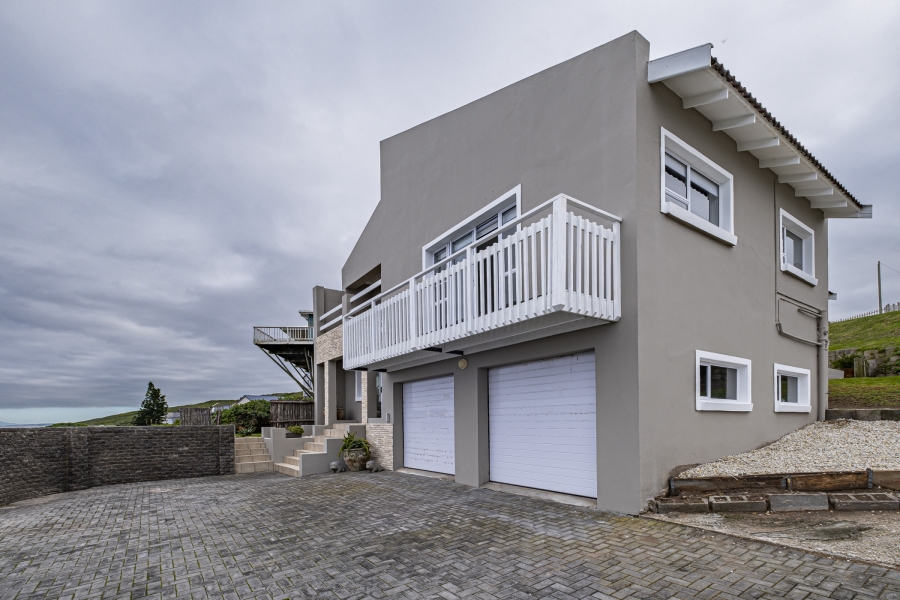 4 Bedroom Property for Sale in Seaview Eastern Cape